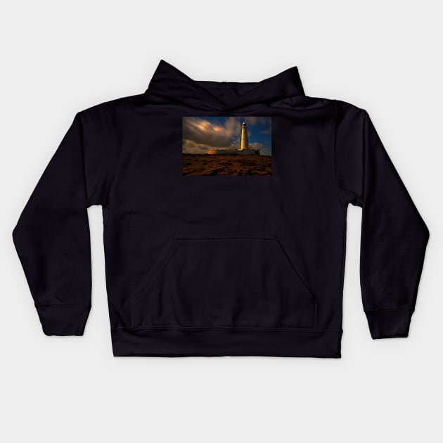 St Marys Island Lighthouse Kids Hoodie by tynesidephotos